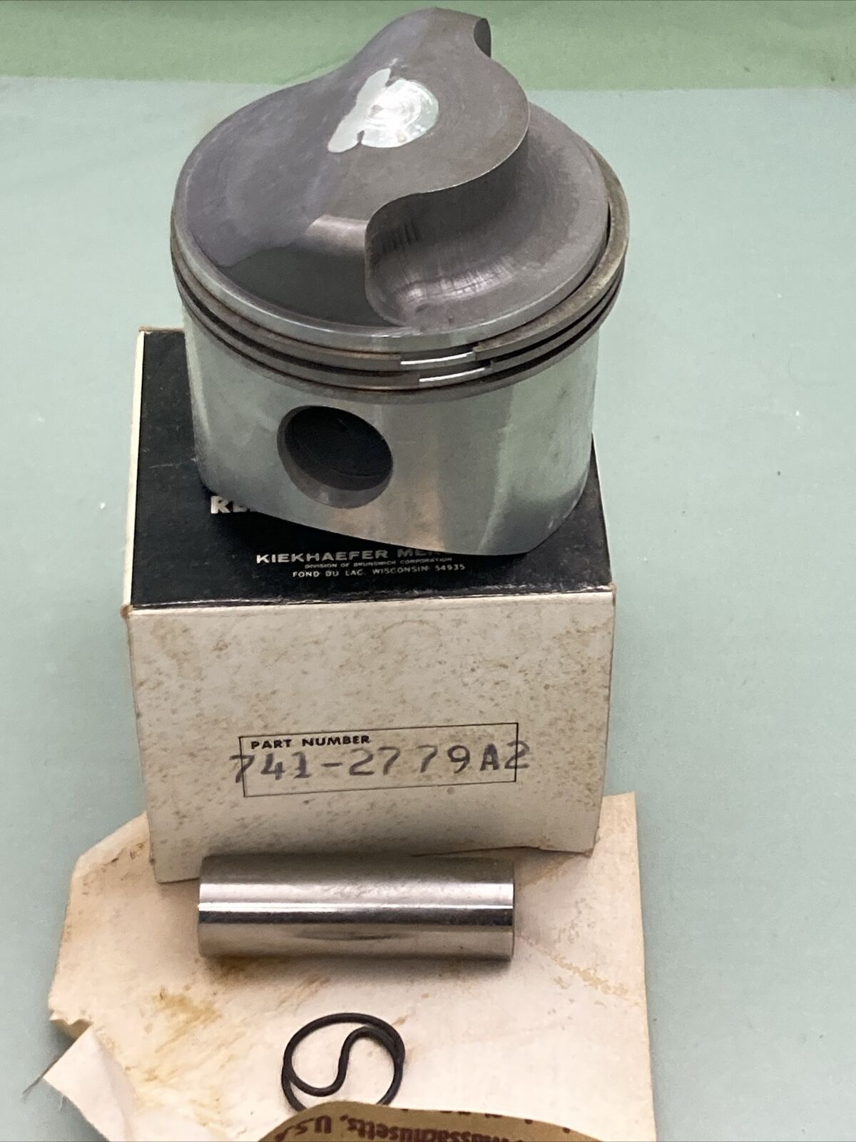 NEW GENUINE MERCURY QUICKSILVER 741-2779A2 PISTON AND RING SET