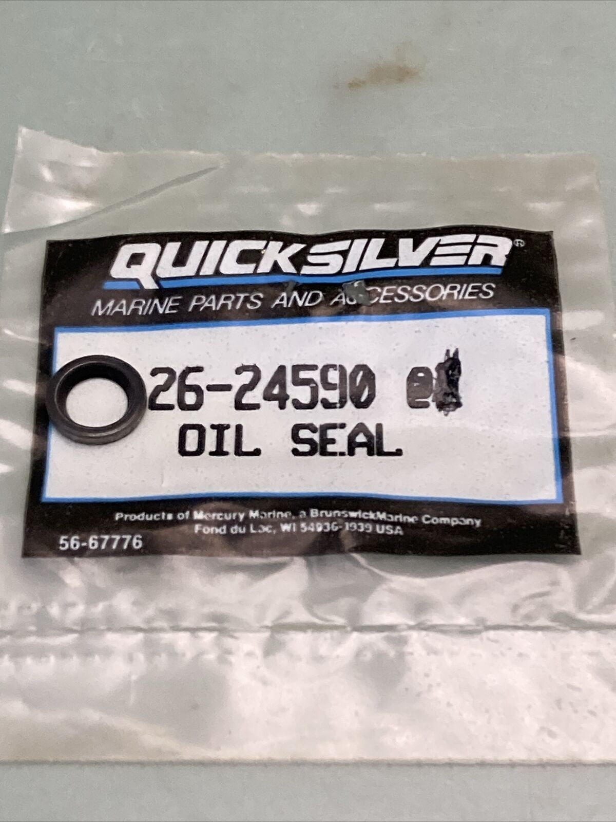 NEW GENUINE MERCURY QUICKSILVER 26-24590 OIL SEAL