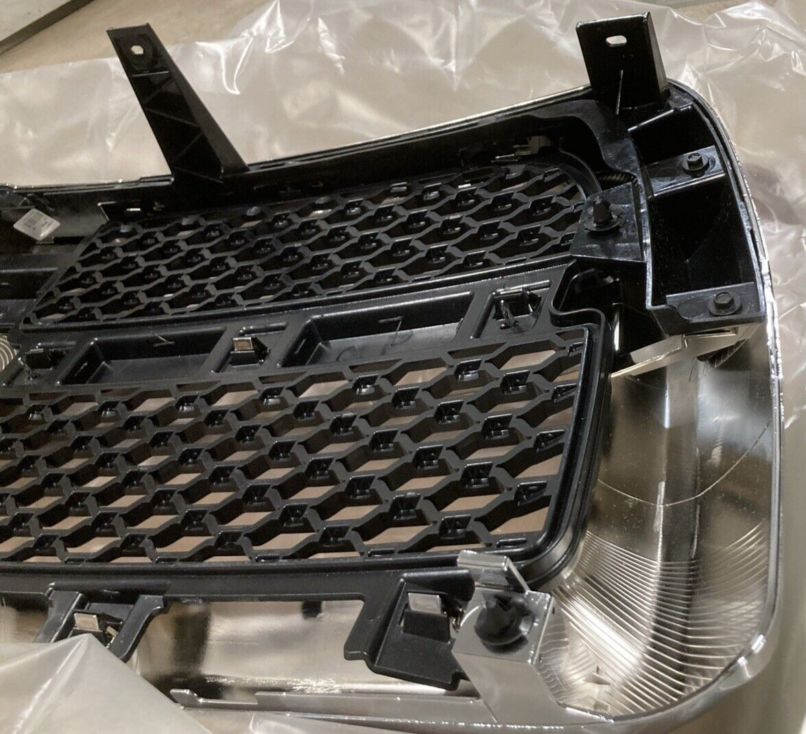 NEW GENUINE MOPAR 68149139AA RADIATOR GRILLE FITS RAM CHROME HONEYCHOMB