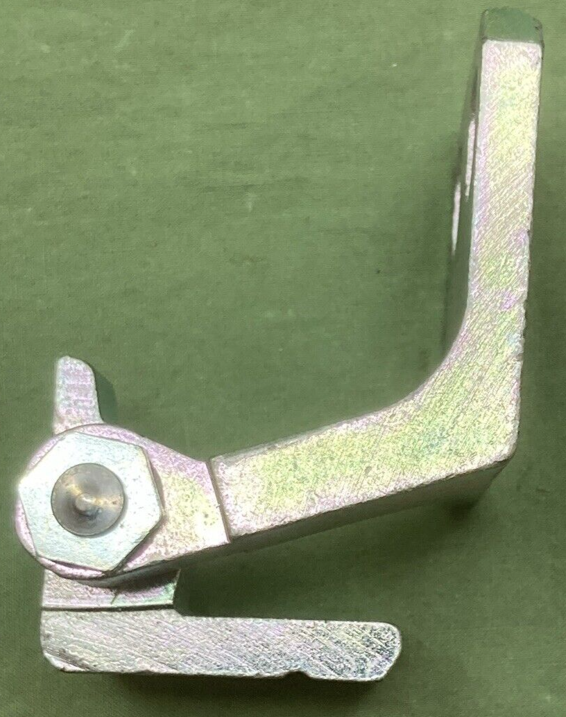 NEW GENUINE MOPAR 68140736AB Door Lower Hinge Right FITS JEEP