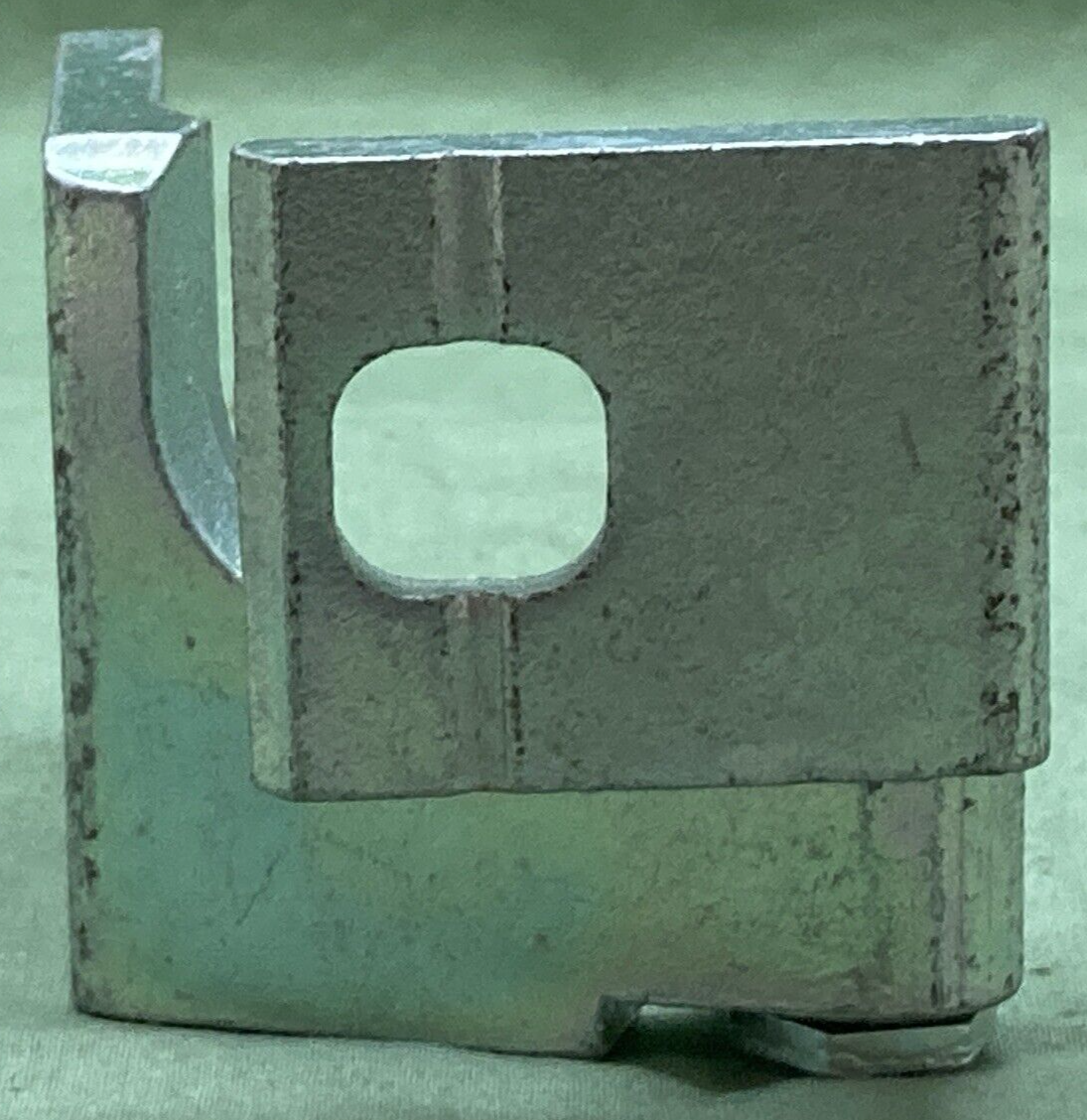 NEW GENUINE MOPAR 68140736AB Door Lower Hinge Right FITS JEEP