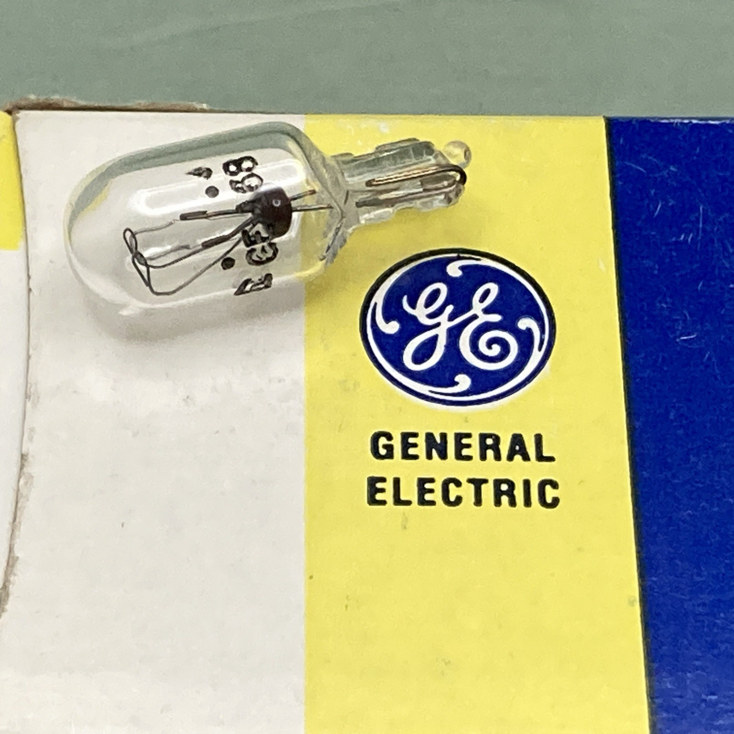 QTY 2 NEW GENUINE GENERAL ELECTRIC 168 Miniature Lamp