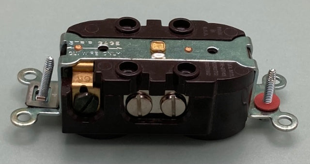 Hubbell P-2004 Duplex Receptable 15 AMP 277 VAC New Genuine