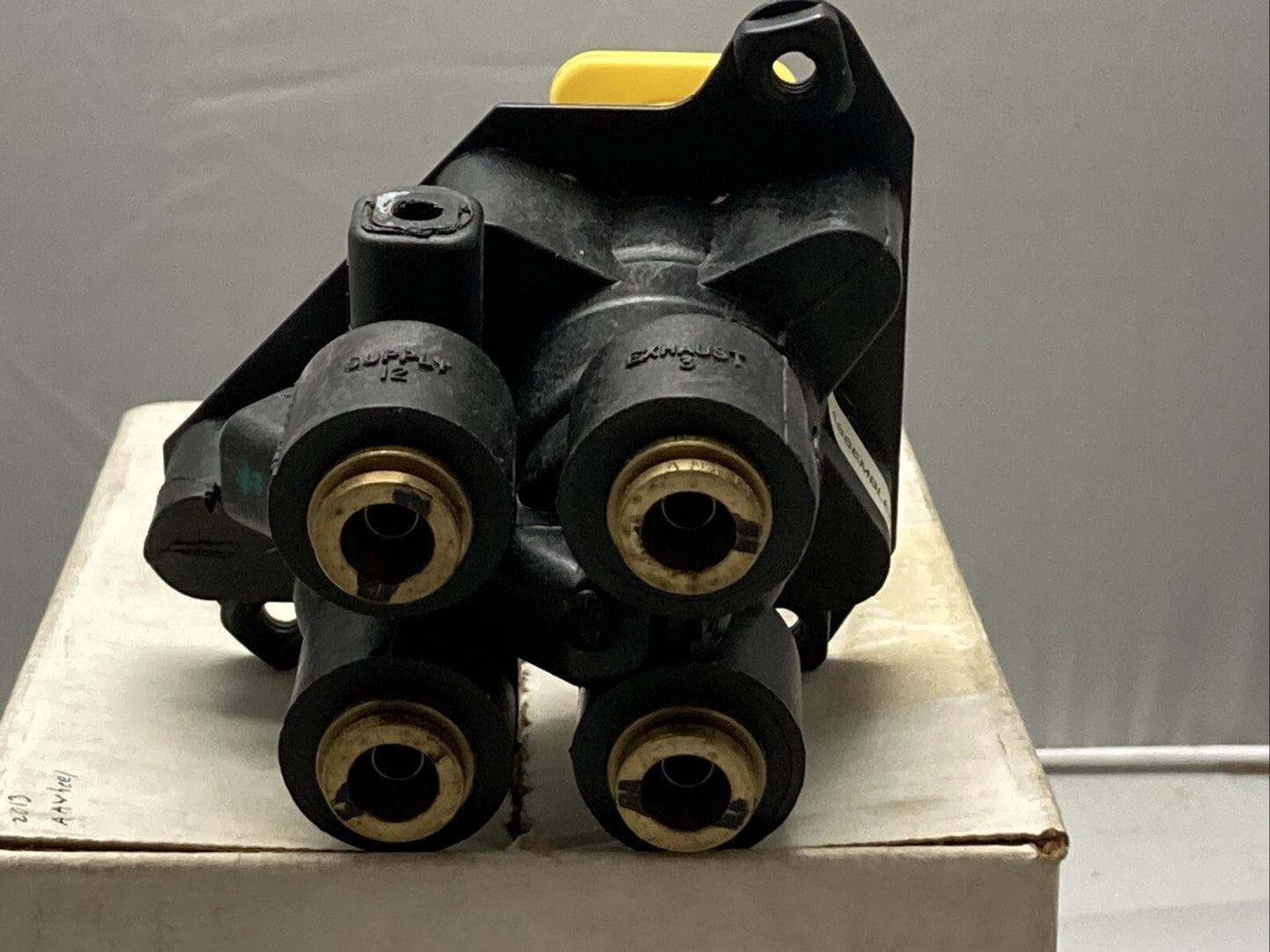 NEW GENUINE BENDIX 065661 PPDC Type Dash Control Valve