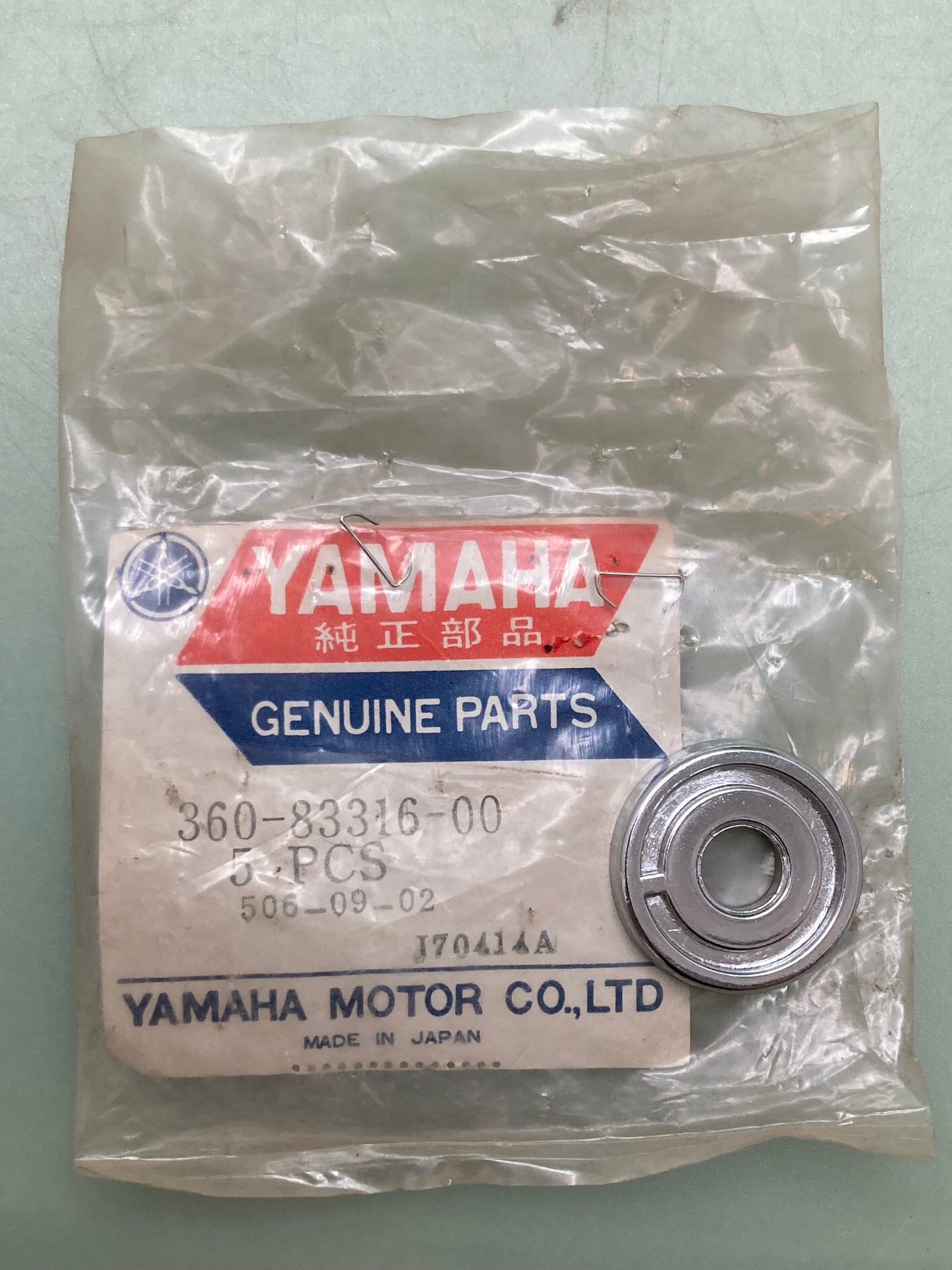 New Genuine Yamaha 360-83316-00 Collar, Flasher 1