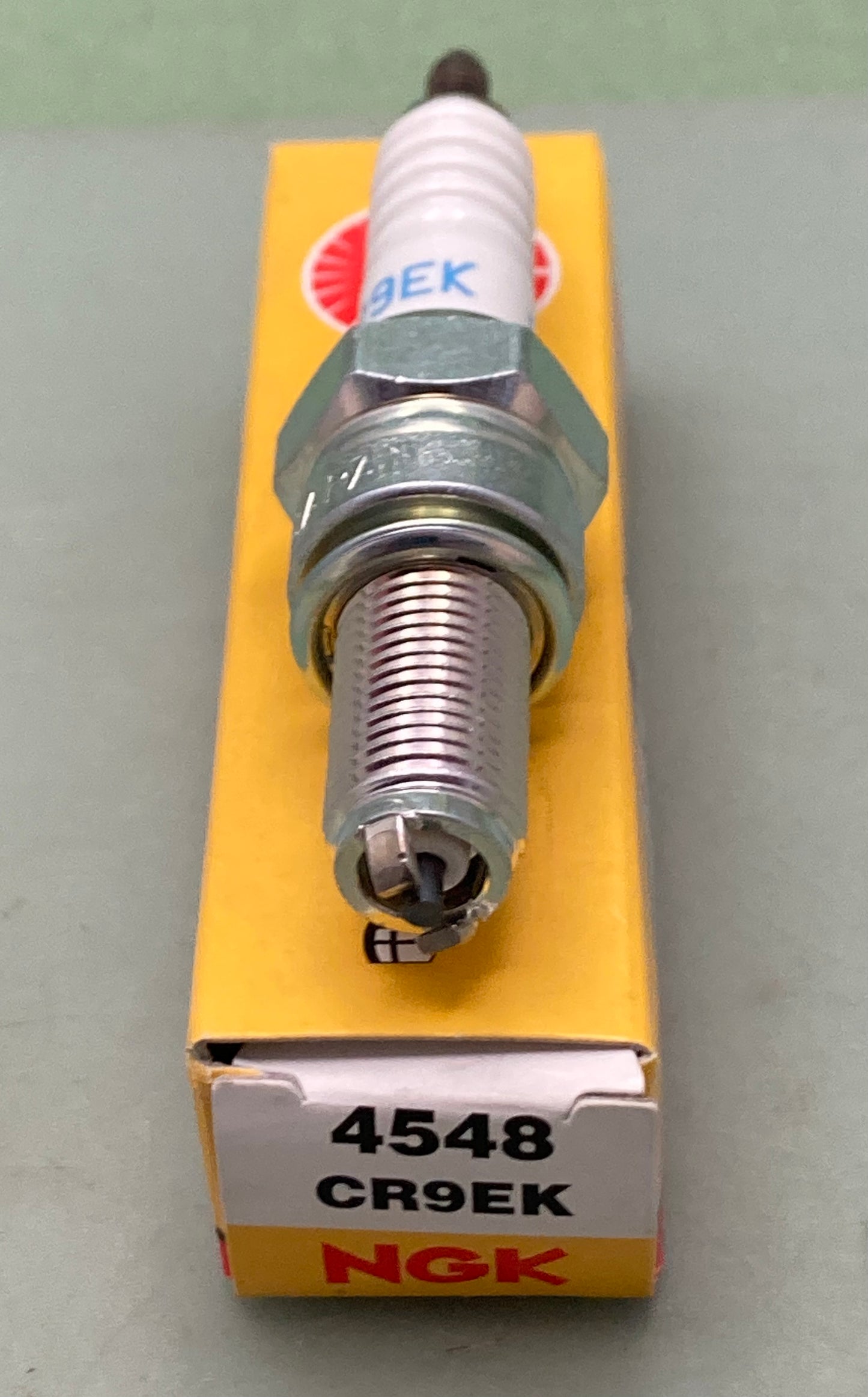 New Genuine NGK 4548 Spark Plug CR9EK