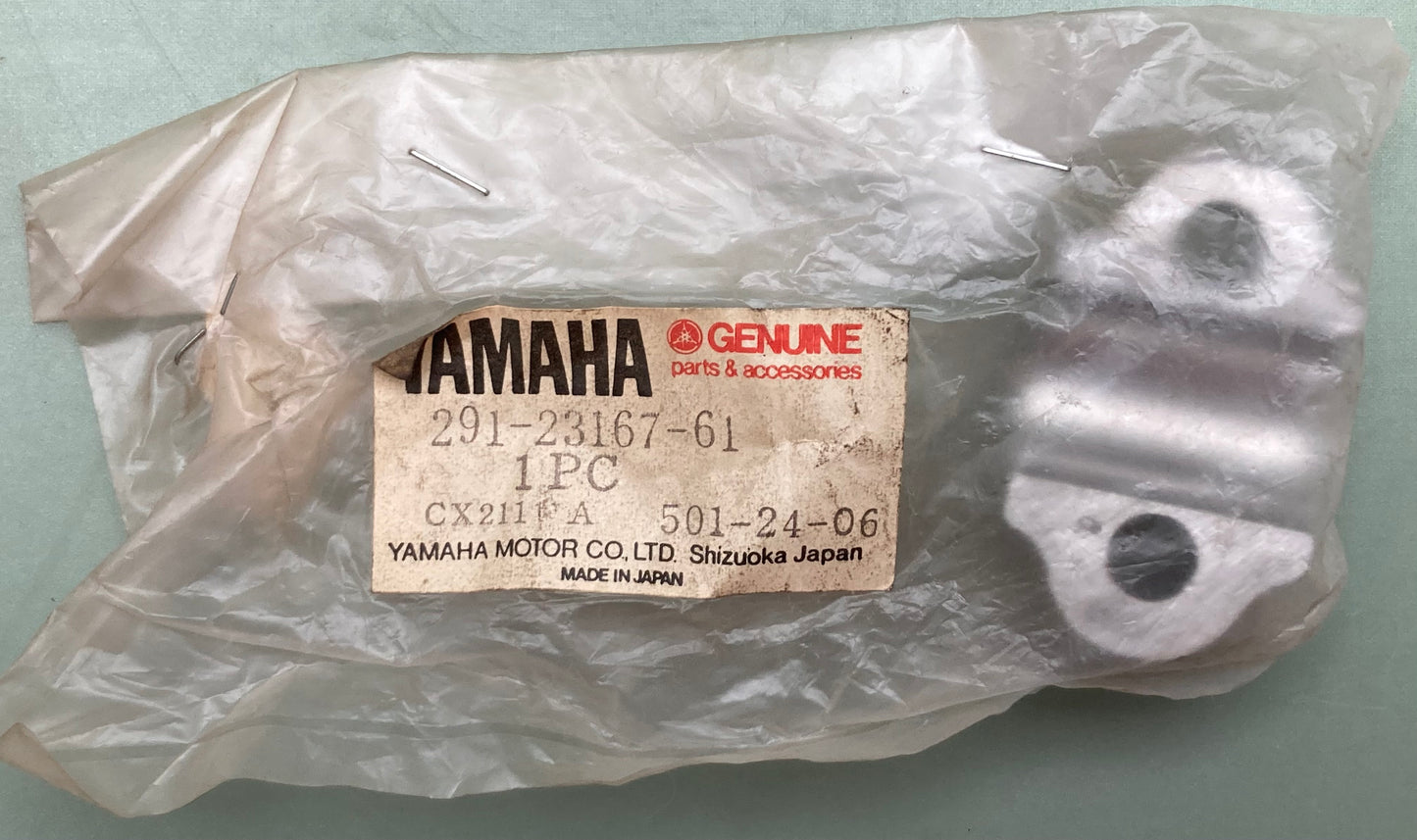 New Genuine Yamaha 291-23167-61 Holder, Axle
