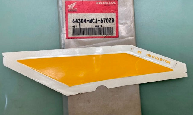 Honda 64304-MCJ-670ZB Stripe, D, R, Mid, Cowl, Type2, Pearl, Shining, Yel New Genuine
