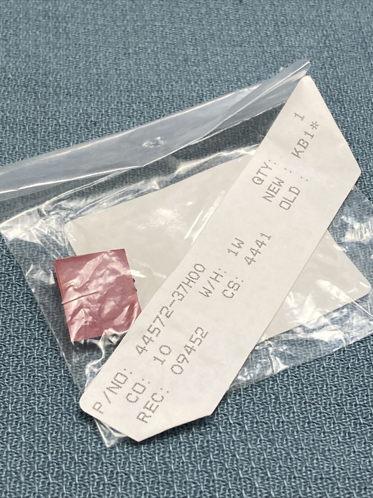 NEW GENUINE SUZUKI 44572-37H00 FASTNER, FUEL TANK