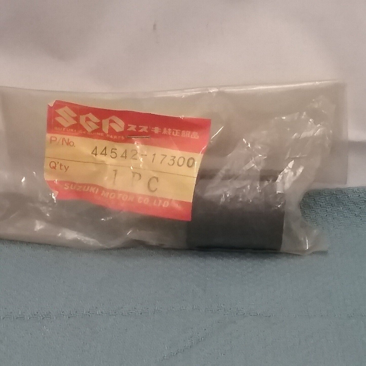 NEW GENUINE SUZUKI 44542-17300 CUSHION, UPPER REAR RM80
