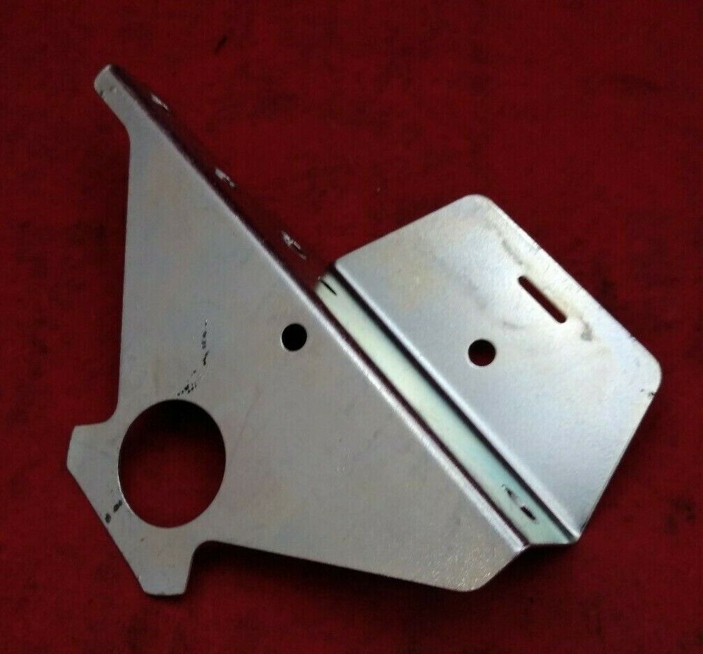 NEW Harley Davidson METAL UPPER TREE CIRCUIT BRACKET / 72334-94