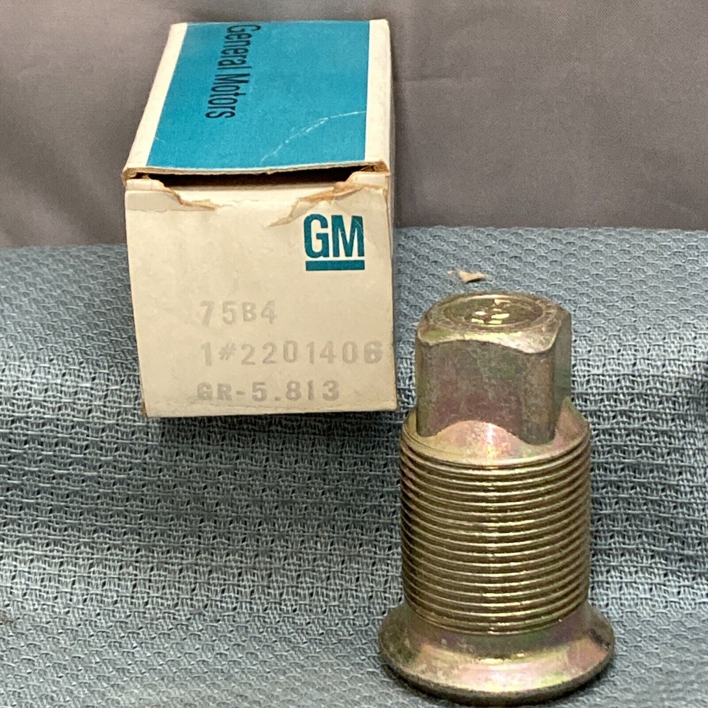 NEW GENUINE GM 2201406 WHEEL STUD NUT GR 5.813