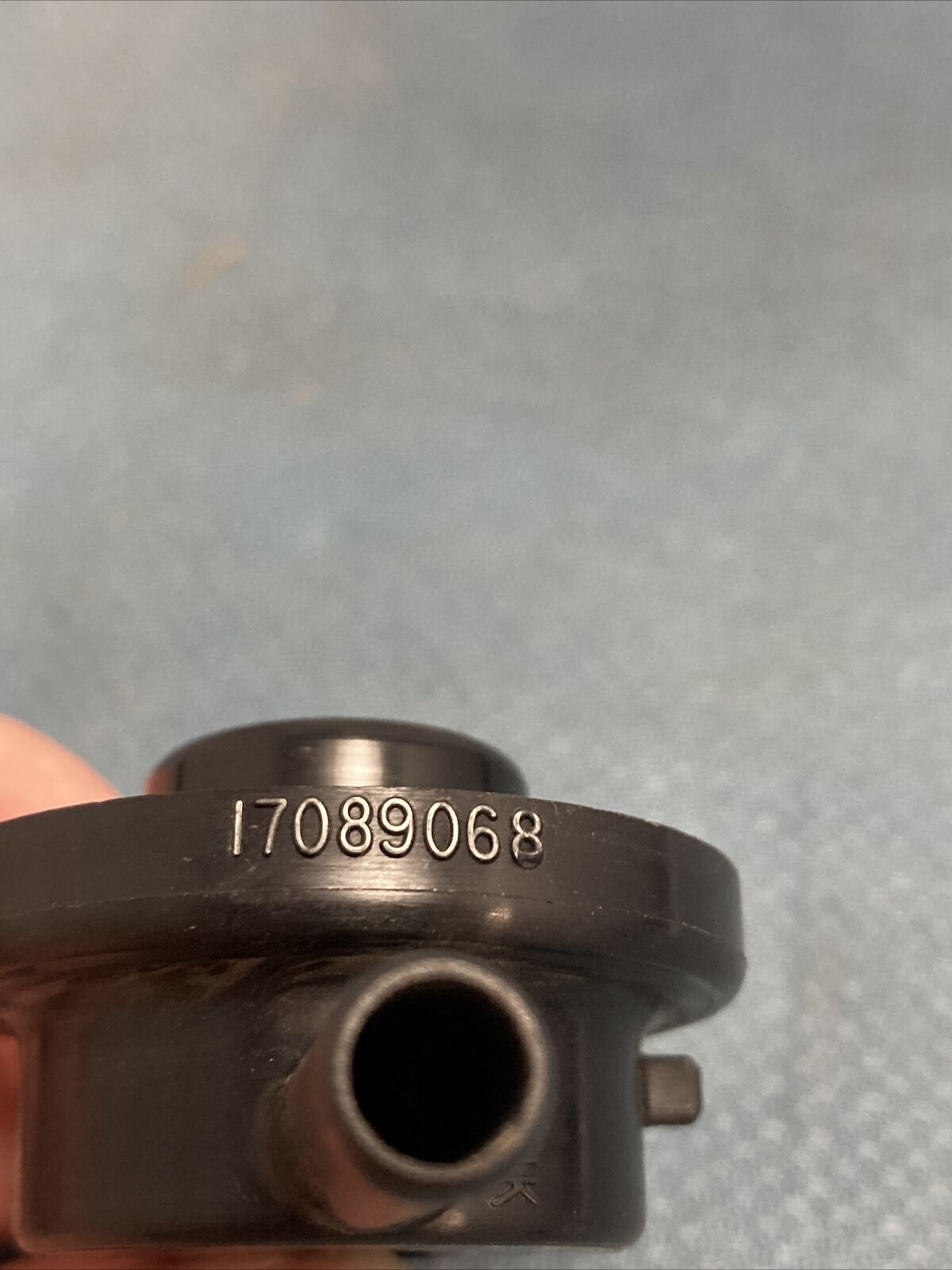 NEW ACDELCO 214-552 VALVE ASSEMBLY, FUEL VAPOR PRESSURE CONTROL GM 17089068