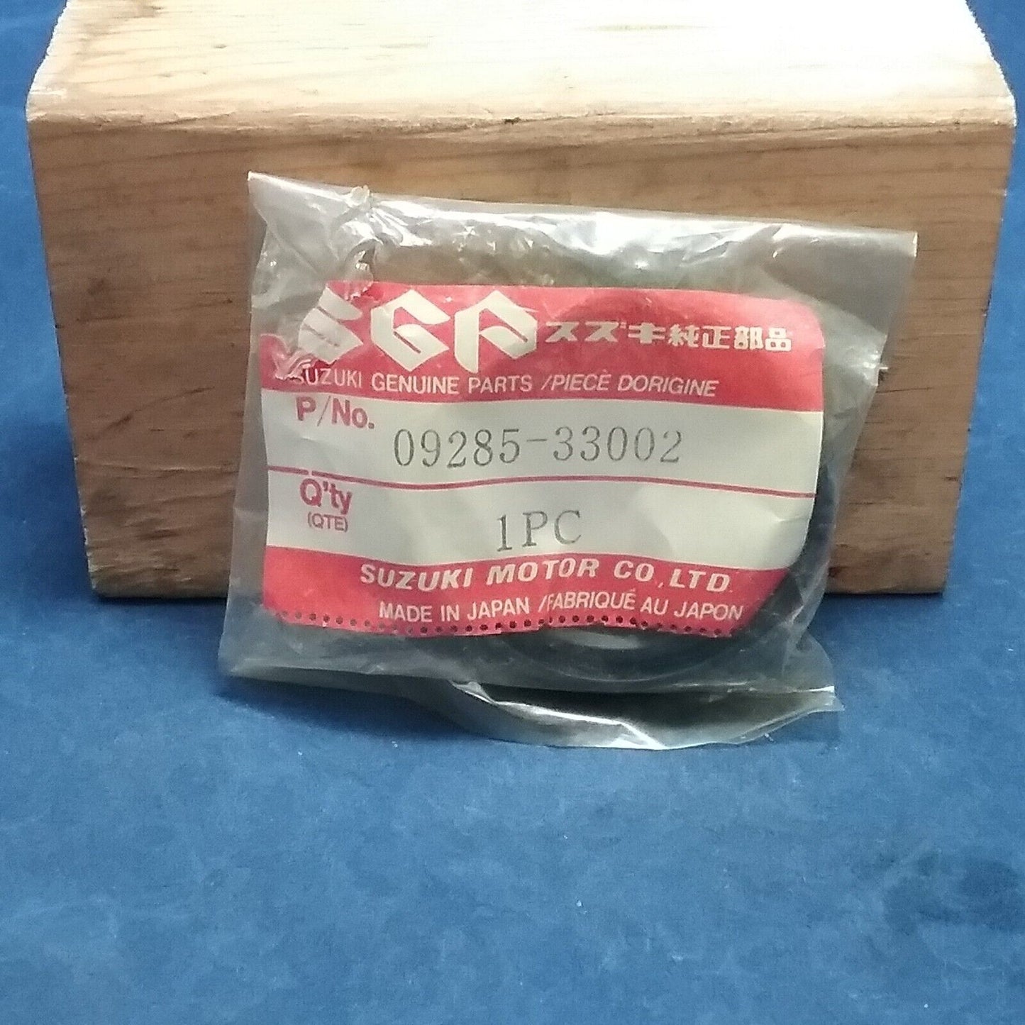 NEW GENUINE SUZUKI 09285-33002 DUST SEAL, OUTER REAR WHEEL, RH LT250