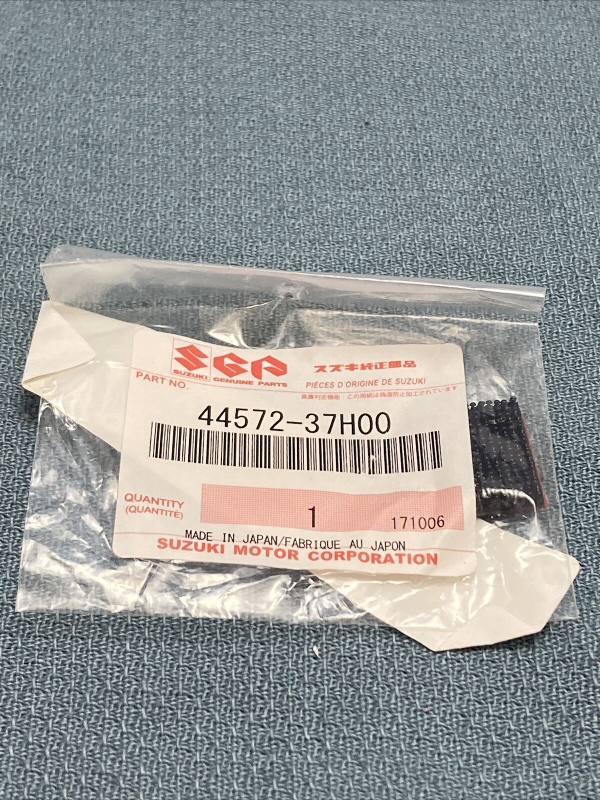NEW GENUINE SUZUKI 44572-37H00 FASTNER, FUEL TANK