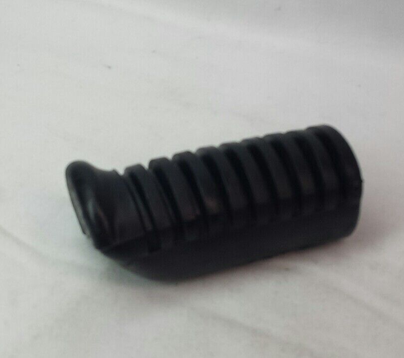 NEW GENUINE YAMAHA 341-27413-00 Footrest Cover 1973-19778 TS500, XS500C, XS500E