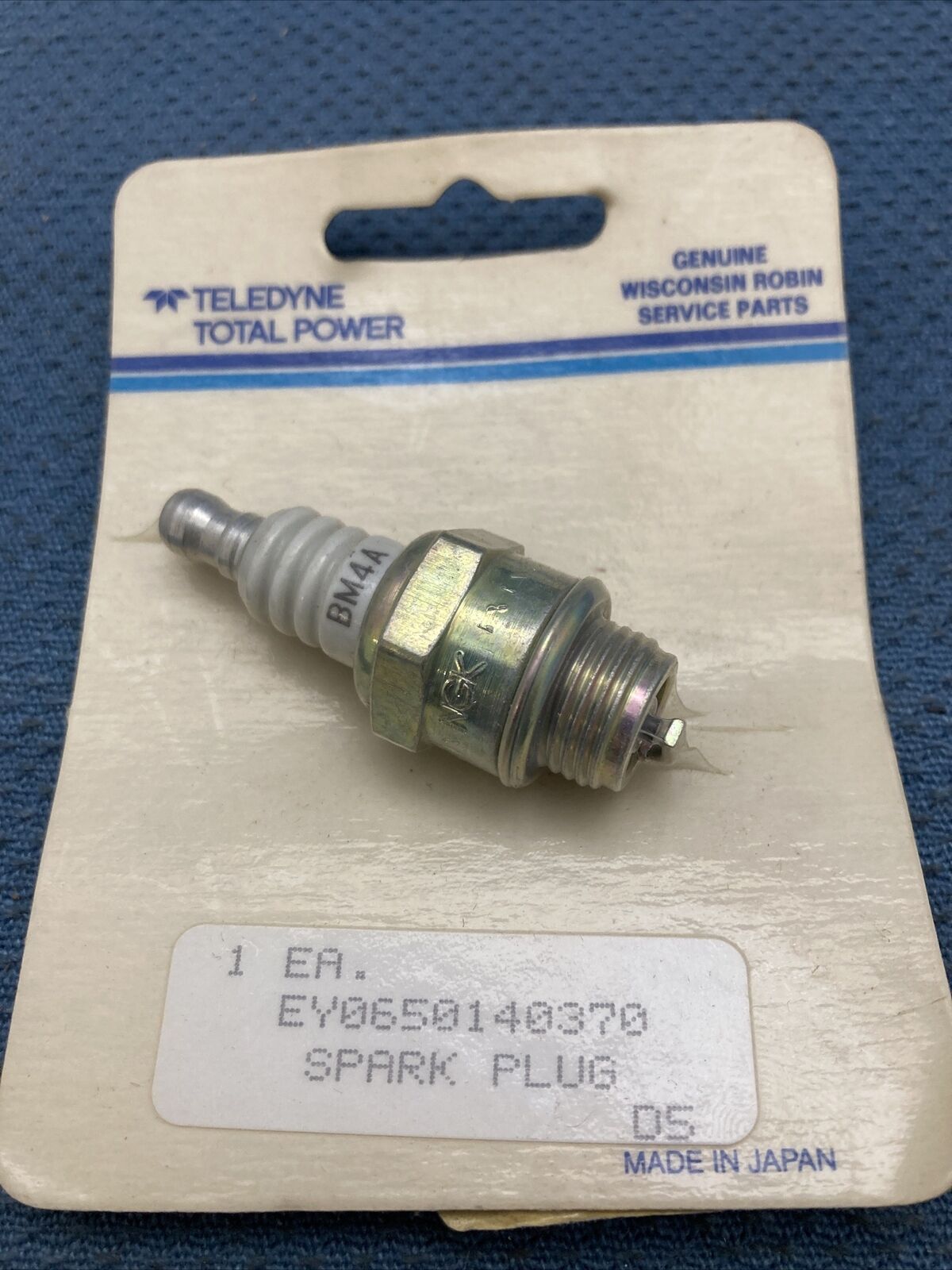 NEW GENUINE WISCONSIN TELEDYNE EY0650140370 SPARK PLUG