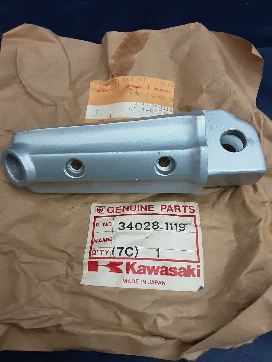 NEW GENUINE KAWASAKI 34028-1119 STEP, FR, LH Ninja ZX900 ZX600 ZX1000