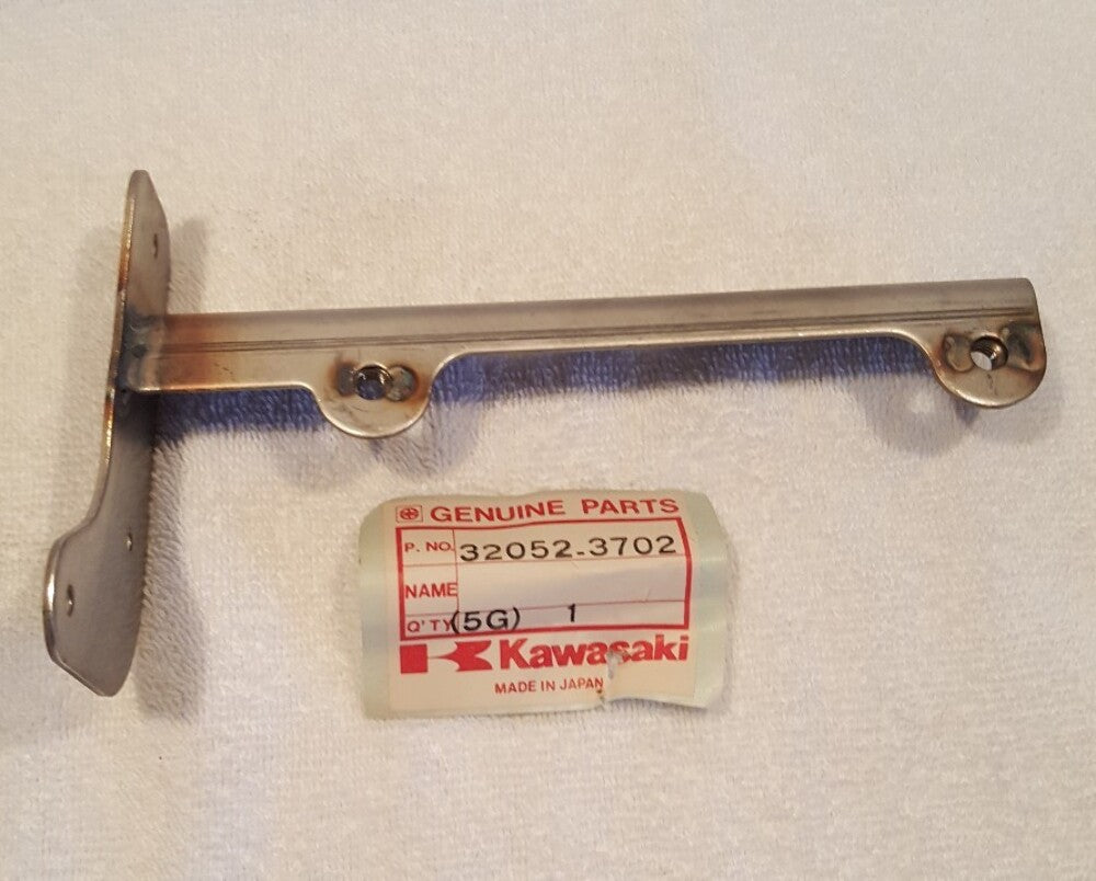 NEW GENUINE KAWASAKI 32052-3702 BRACKET-TANK,OIL JS300 1986-88