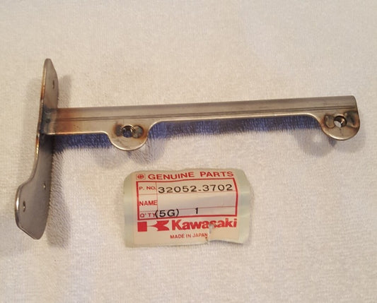 NEW GENUINE KAWASAKI 32052-3702 BRACKET-TANK,OIL JS300 1986-88