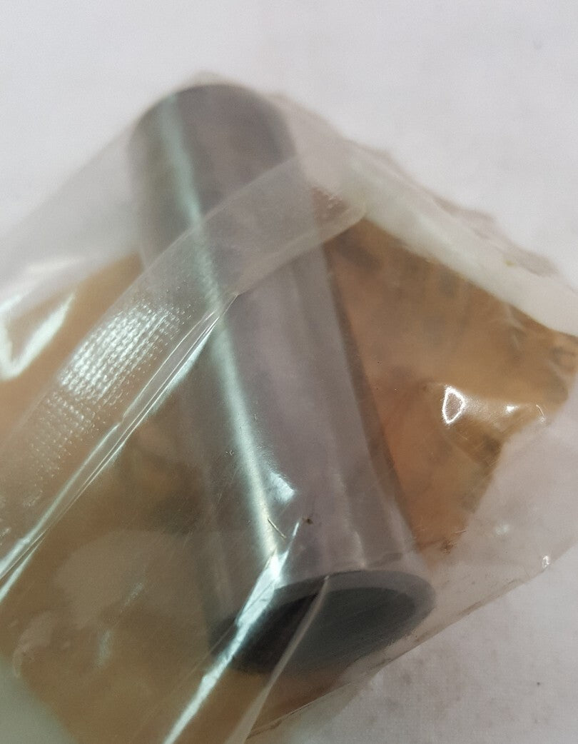 NEW GENUINE YAMAHA 5CU-11633-10 PIN, PISTON COMPETITION YZ250 1999-03