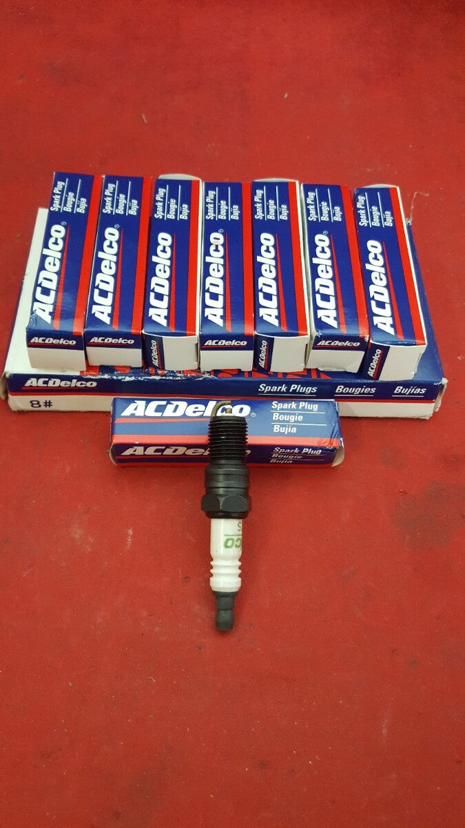 New ACDelco R42LTS GM 19157987 #8 spark plugs