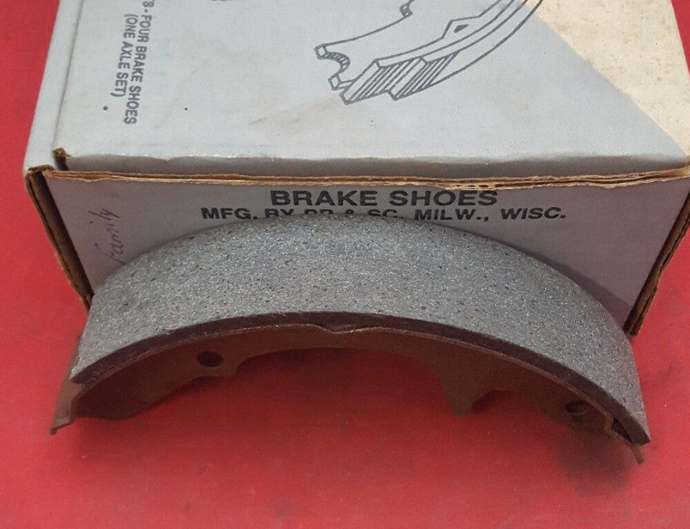 NOS Grizzly 501 Refined Brake Shoes One Axle Set