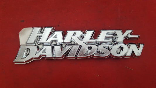 NEW GENUINE HARLEY DAVIDSON 62798-06 Airbox Cover LH Emblem
