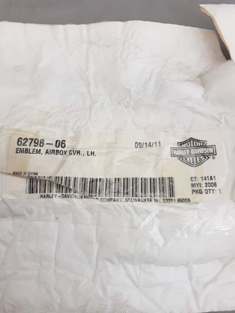 NEW GENUINE HARLEY DAVIDSON 62798-06 Airbox Cover LH Emblem