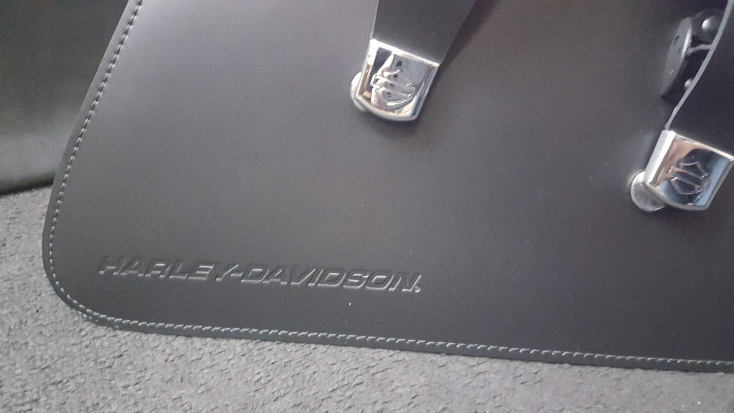 NEW Genuine Harley Davidson 90200767 Leather Saddle Bag RH Black Textured