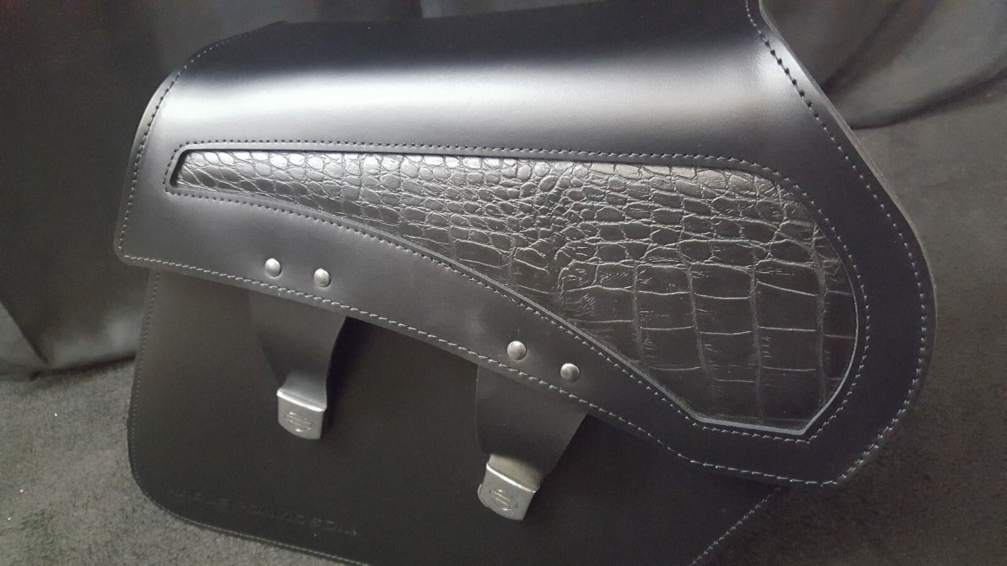 NEW Genuine Harley Davidson 90200767 Leather Saddle Bag RH Black Textured