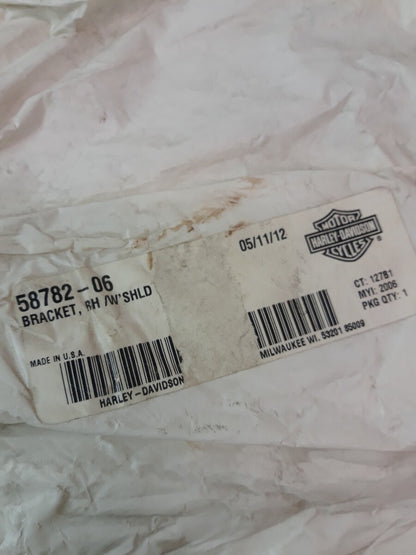 NEW HARLEY DAVIDSON Right Windshield Bracket Part# 58782-06