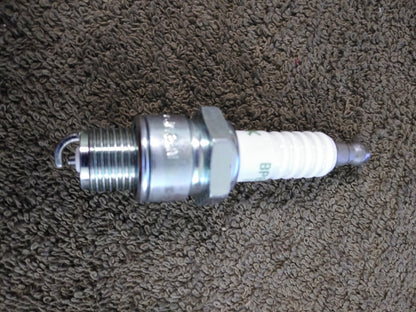 NEW NGK Spark Plug 4838 / BP8H-N-10