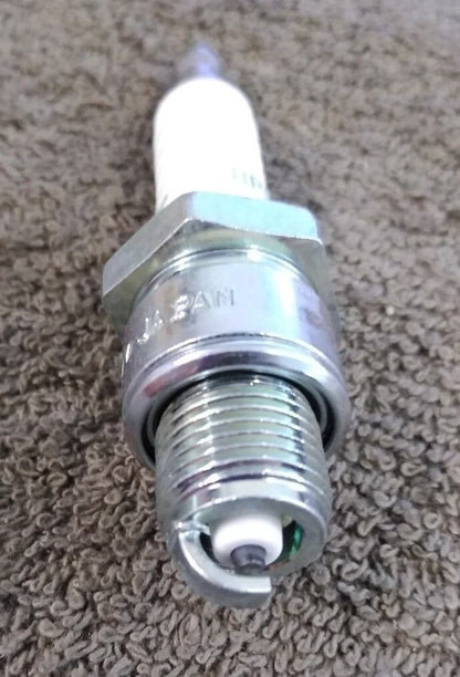 NEW NGK Spark Plug 4838 / BP8H-N-10
