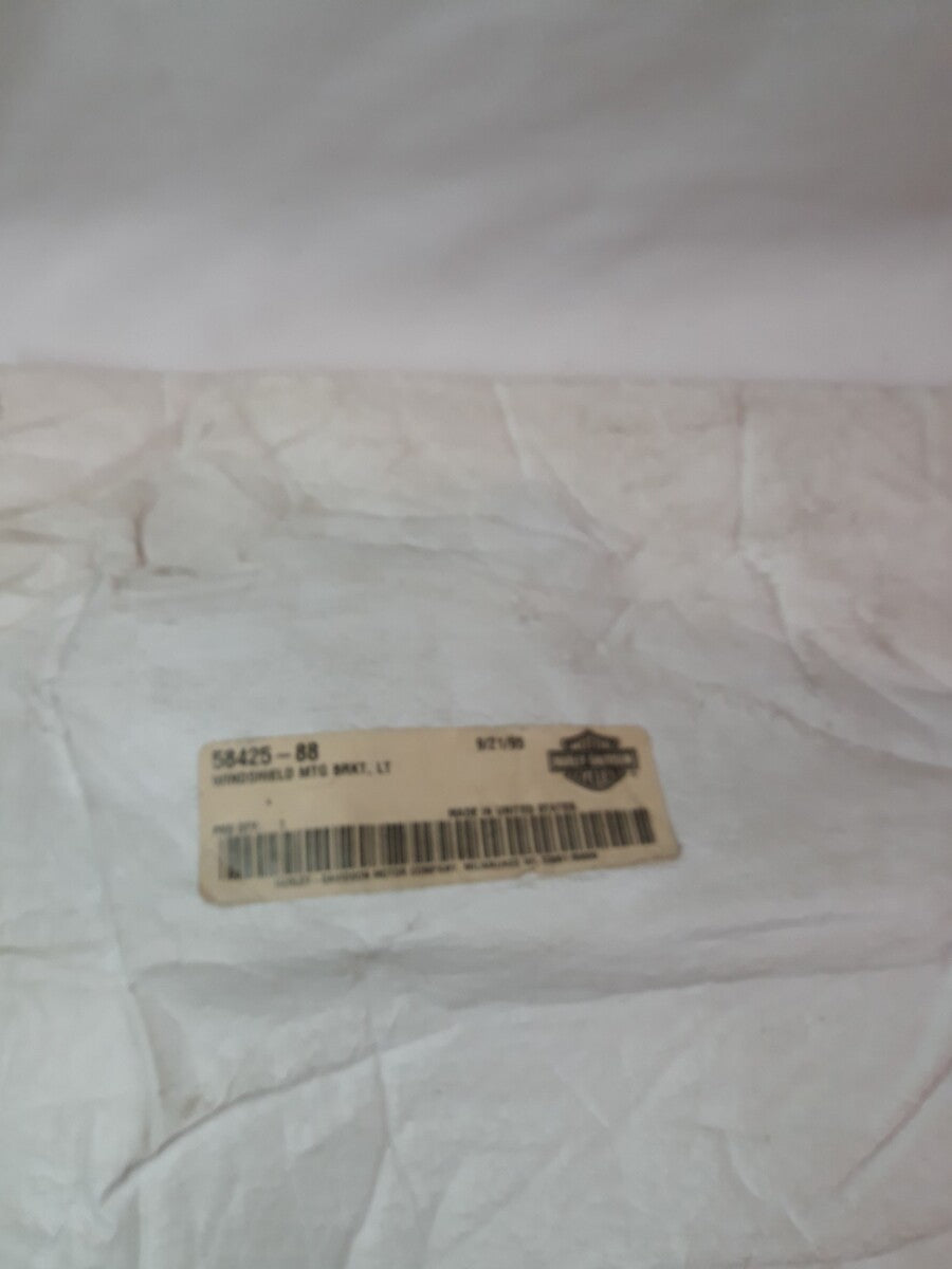 NEW HARLEY DAVIDSON Left Side Windshield Mounting Bracket Black Part# 58425-88