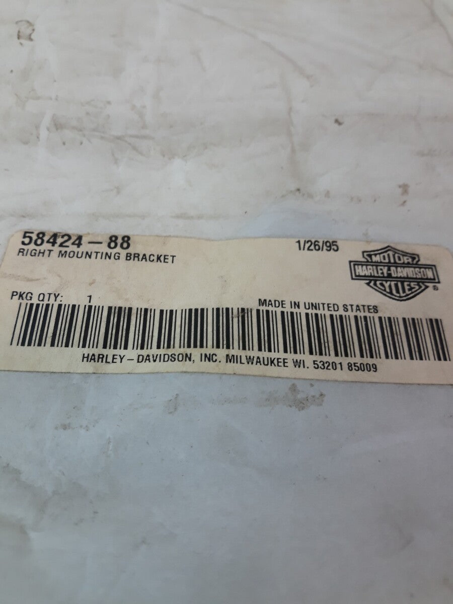 NEW HARLEY DAVIDSON Right Side Windshield Mounting Bracket Black Part# 58424-88