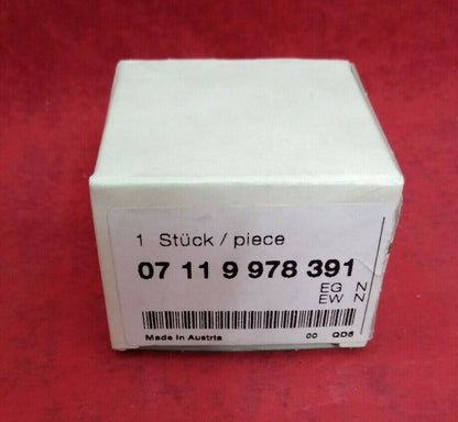 NEW BMW Hella H83135051 55W Light Bulb / 07119978391