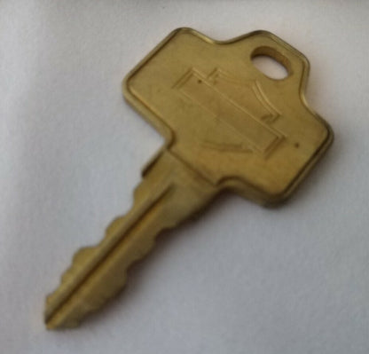 NEW Harley Davidson Key / 48152-82/0030