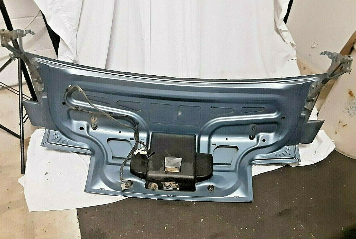 2005-2009 MUSTANG TRUNK LID DECK w/ SPOILER WINDVEIL BLUE W/ BLACK STRIPES 05-09