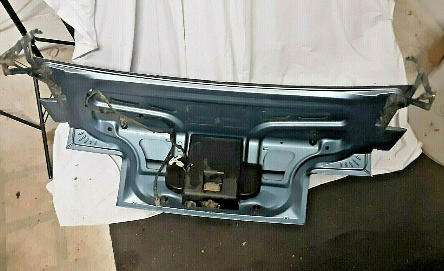 2005-2009 MUSTANG TRUNK LID DECK w/ SPOILER WINDVEIL BLUE W/ BLACK STRIPES 05-09