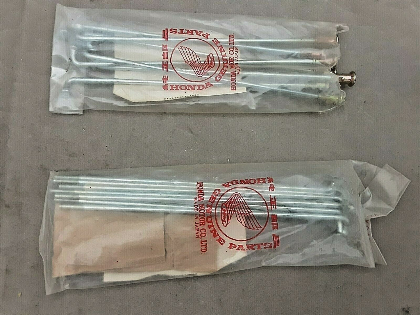 HONDA OEM NOS Spokes 97714-5218210 (Qty 17)