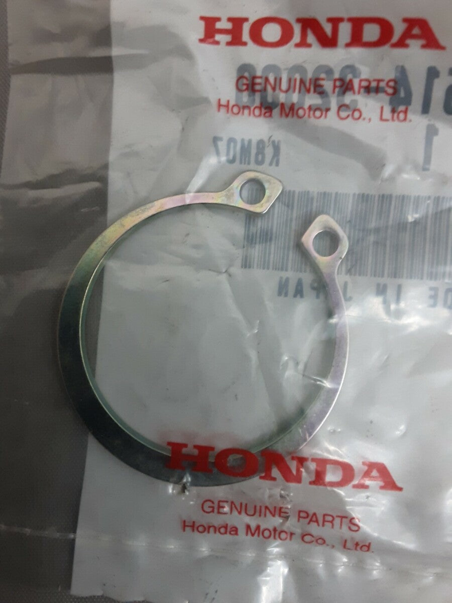NEW GENUINE HONDA 94514-32000 CIRCLIP (OUTER) (32MM) TRX250