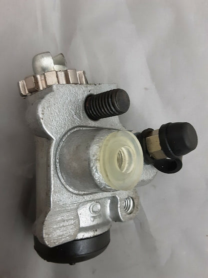 NEW GENUINE HONDA  45370-HC5-006 CYLINDER ASSY. B, L. FR. WHEEL TRX300