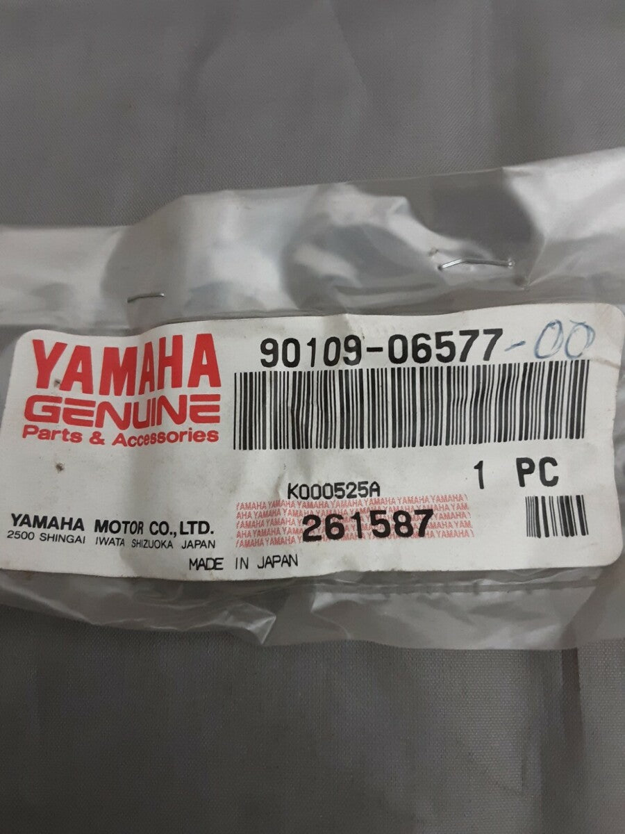 NEW GENUINE YAMAHA 90109-06577 BOLT SR433 SR643 RZ350 VIRAGO XV1000