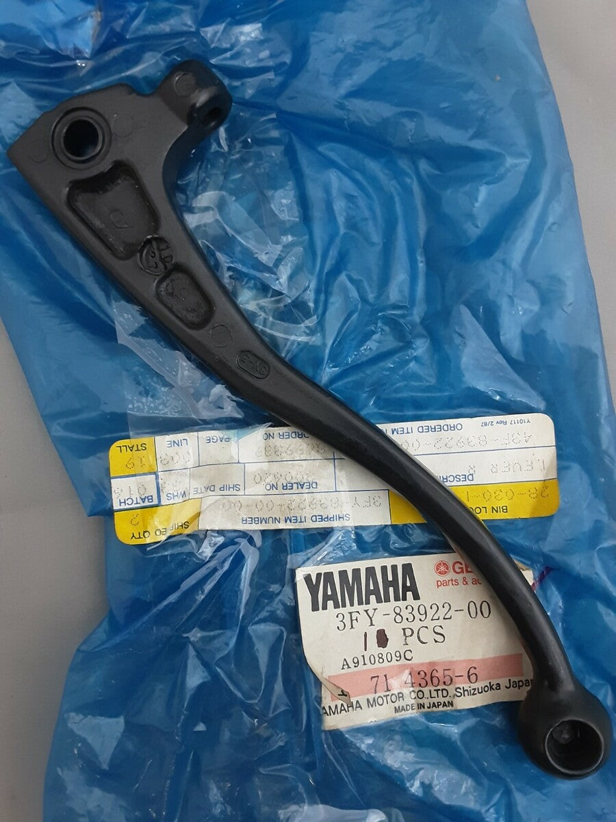 NEW GENUINE YAMAHA 3FY-83922-00 LEVER R XT600 XT350