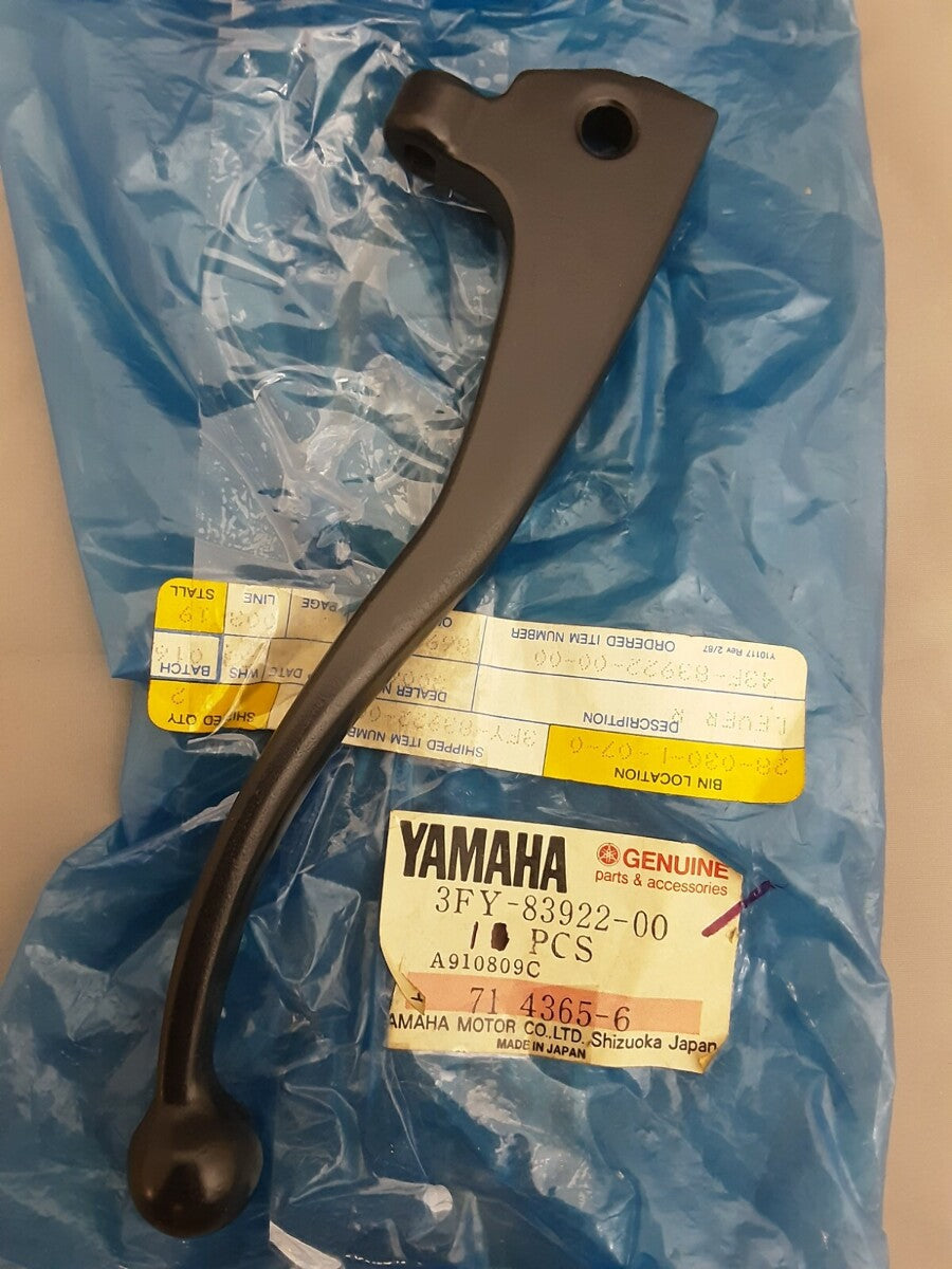 NEW GENUINE YAMAHA 3FY-83922-00 LEVER R XT600 XT350