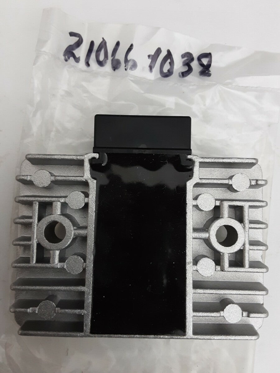 NEW GENUINE KAWASAKI 21066-1038 REGULATOR-VOLTAGE ZX550 ZX750 Voyager ZN1300