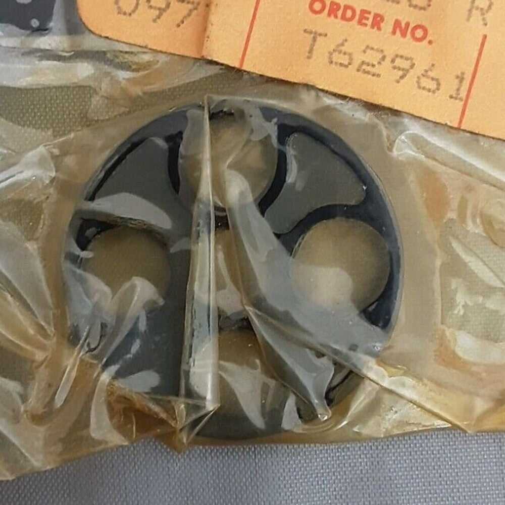 NEW GENUINE KAWASAKI 11009-1194 GASKET TAP VALVE ZX750 KZ700 LTD Shaft ZN1100