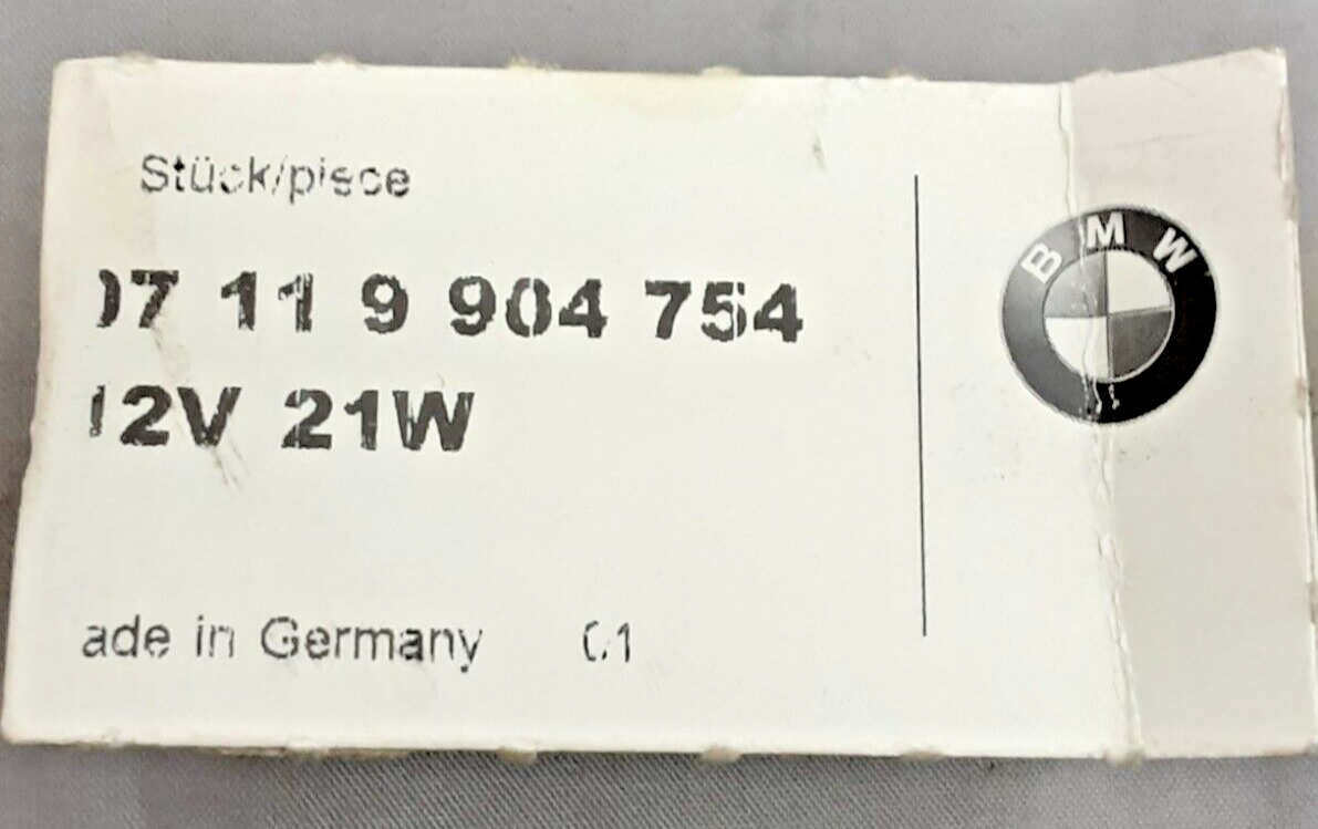 NEW GENUINE BMW 07119904754 TURN SIGNAL LIGHT BULB