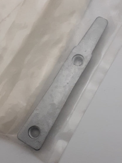 NEW GENUINE BMW 46717671229 FOOTREST RUBBER PAD RETAINER R1200 F800 03-12